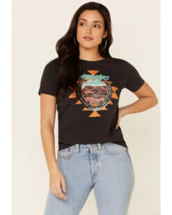 Wrangler Women's Southwestern Horseshoe Desert Graphic Tee 