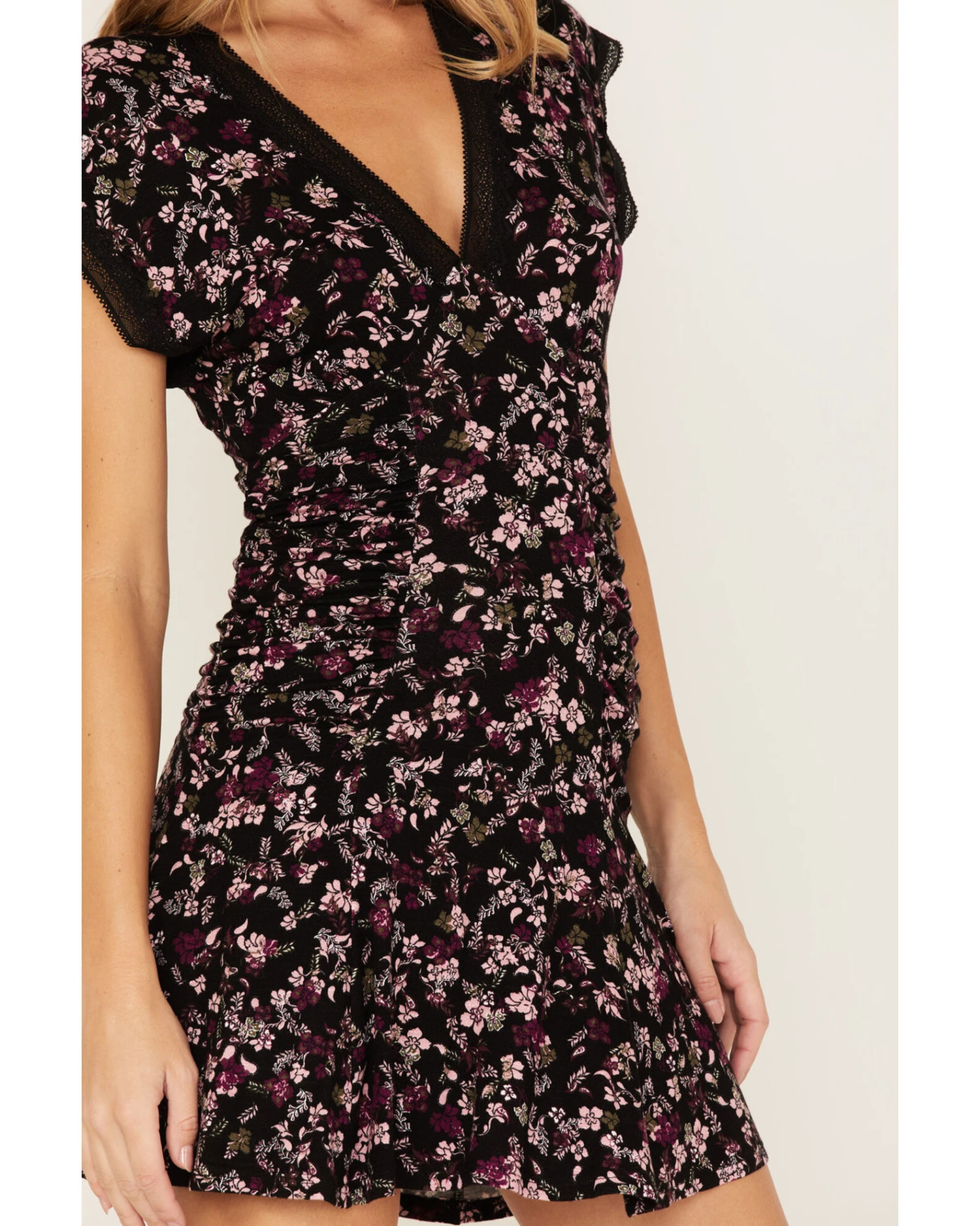 Idyllwind Women's Floral Print Ruched Dress 5 Idyllwind Women's Floral Print Ruched Dress - Image 3