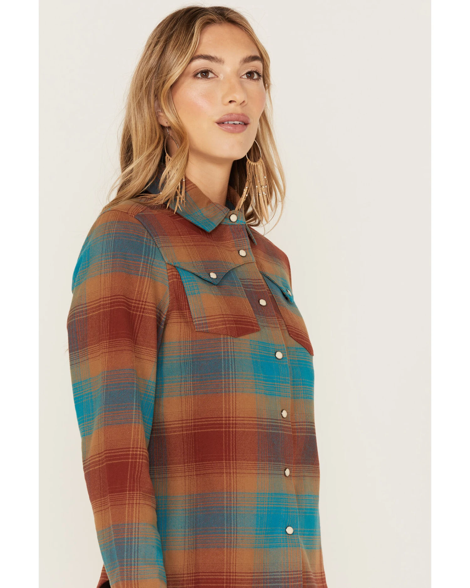 Idyllwind Women's Ombre Plaid Print Long Sleeve Pearl Snap Western Shirt 4 Idyllwind Women's Ombre Plaid Print Long Sleeve Pearl Snap Western Shirt - Image 2