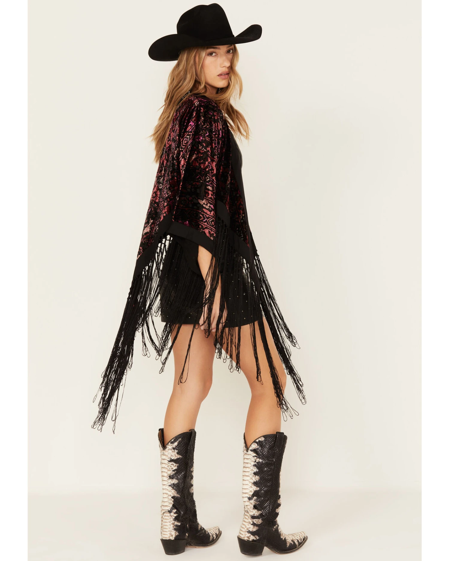 Idyllwind Women's Dean Ikat Velvet Rocket Kimono 6 Idyllwind Women's Dean Ikat Velvet Rocket Kimono - Image 4