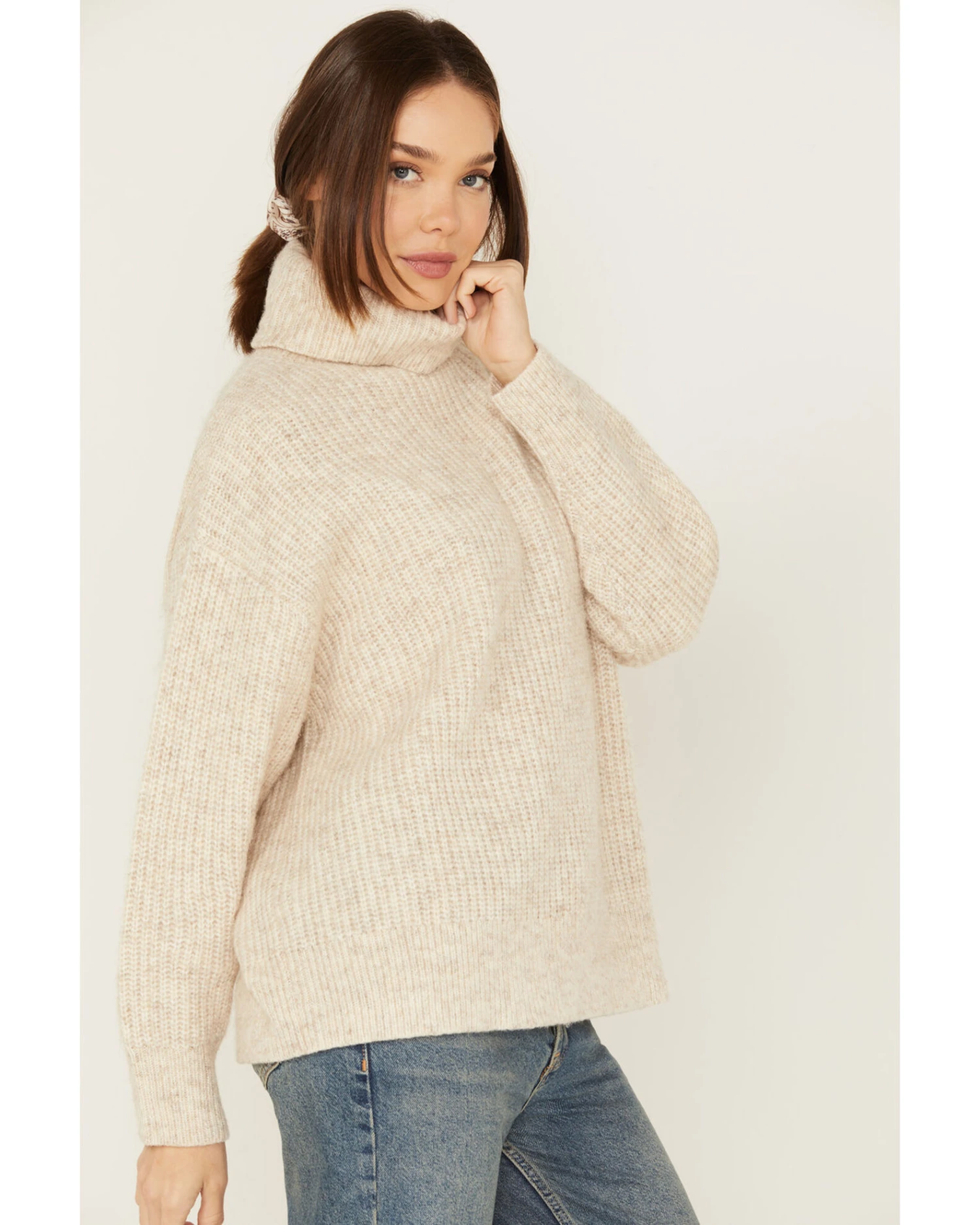 Cleo + Wolf Women's Oversized Turtleneck Sweater 4 Cleo + Wolf Women's Oversized Turtleneck Sweater - Image 2